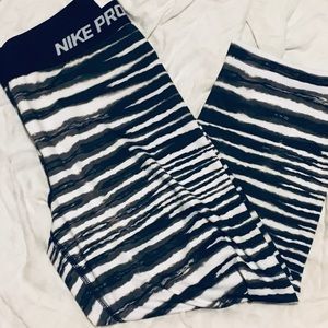 2/$15 Nike Crop leggings